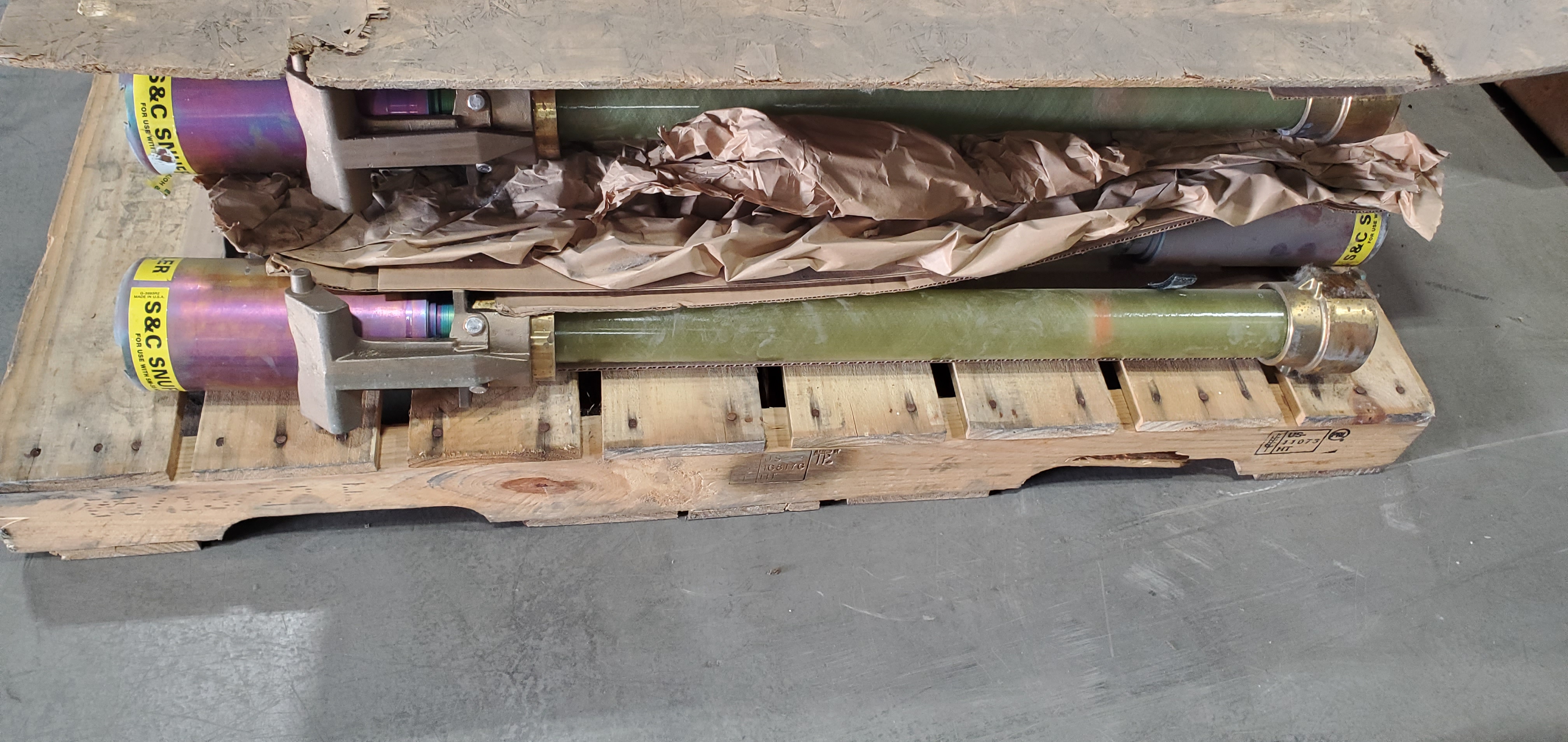 HOLDER, FUSE VERT SNUFFLER 45 DEG OPNG